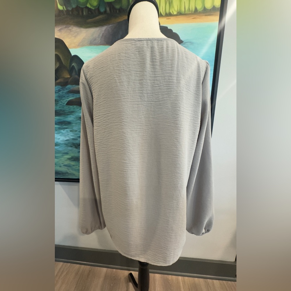 Relaxed Ribbed Gray Long Sleeve Blouse - Picture 2 of 7